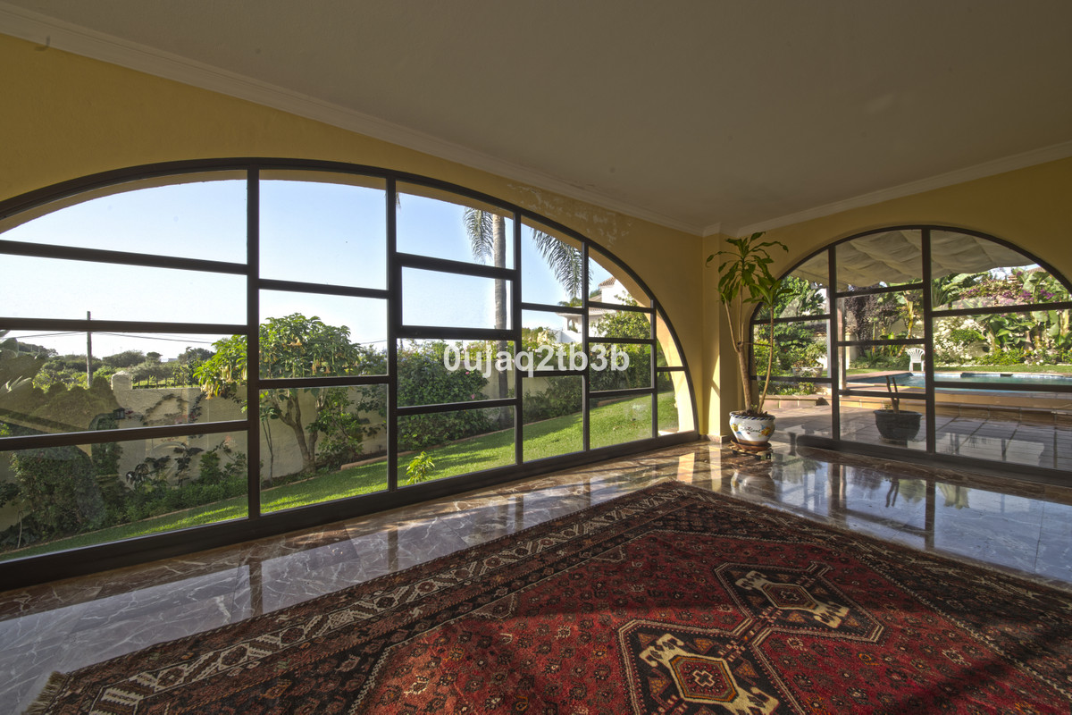 Nueva Milla de Oro, Estepona